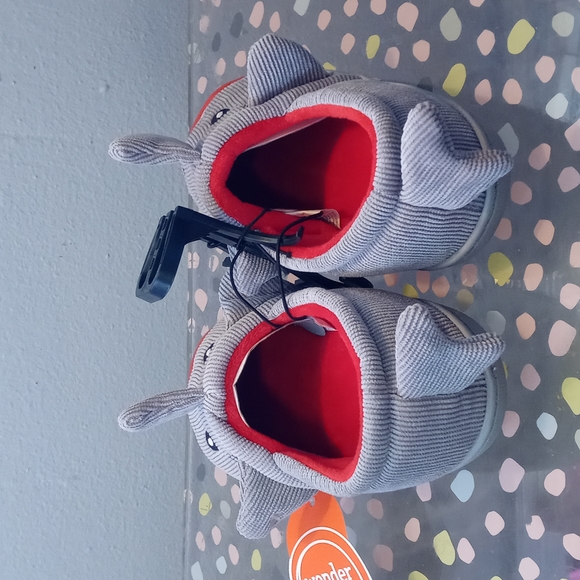 Wonder Nation Grey Kids Shark Slippers Size 11-12 - Picture 3 of 10